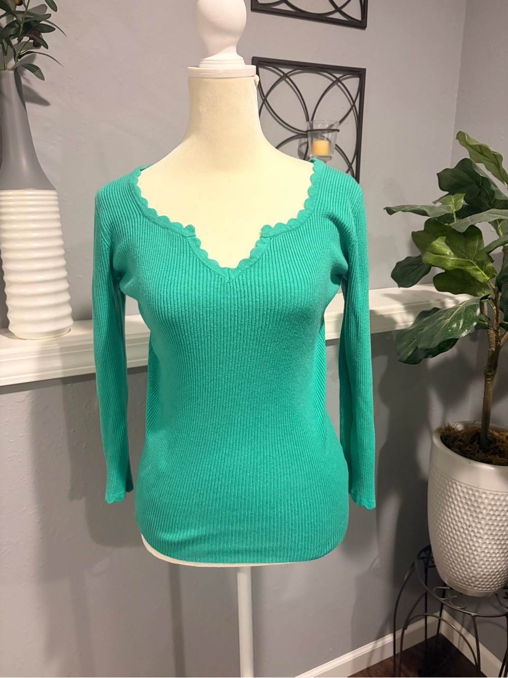 Teal Green Scallop V-Neck Ribbed Sweater